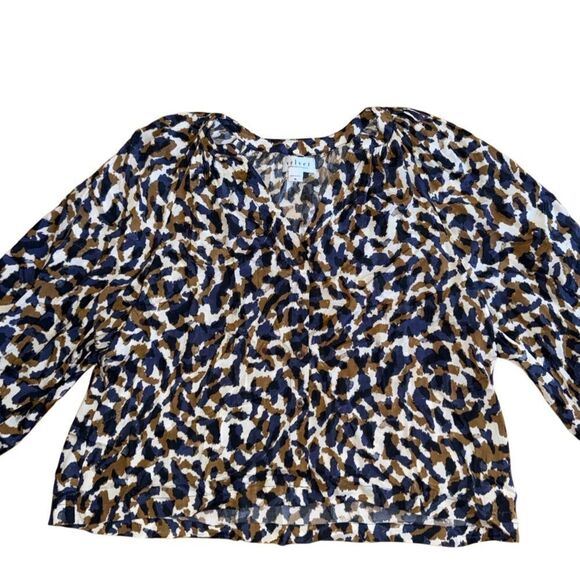 Velvet by Graham & Spencer Women's Melinda Printed Button-Up Top Size Medium - Picture 11 of 12